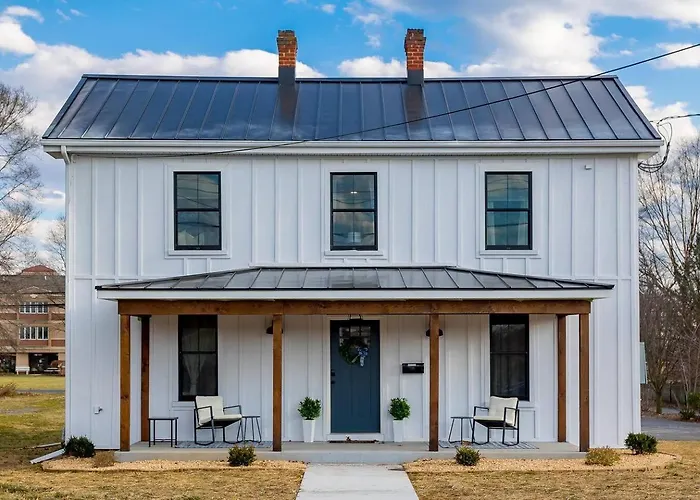 Charming Loft Escape Walk To River & Restaurants