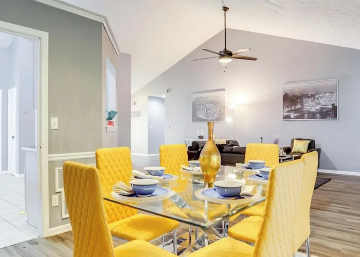 Stylish Retreat In Lawrenceville