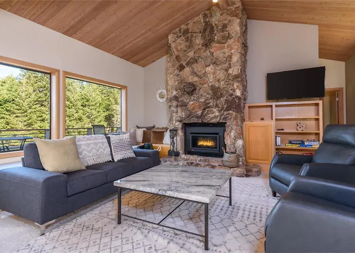 Riverview - Private Hot Tub - Sleeps 12
