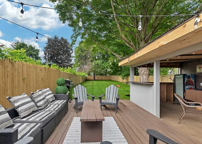 Charming Family Saratoga Home Walk To Track & Downtown