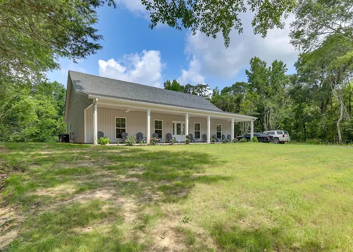 11 Mi To Troy University: Family Home W/ Yard