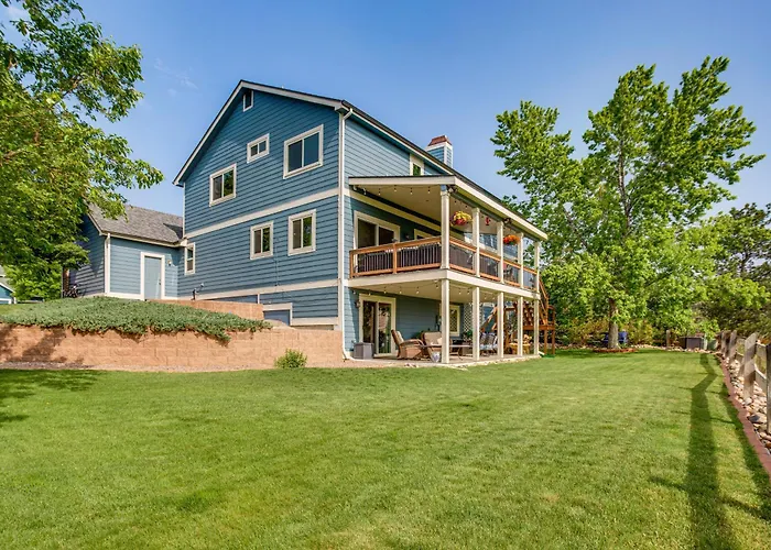 Walk To Rec Center: Spacious Highlands Ranch Home