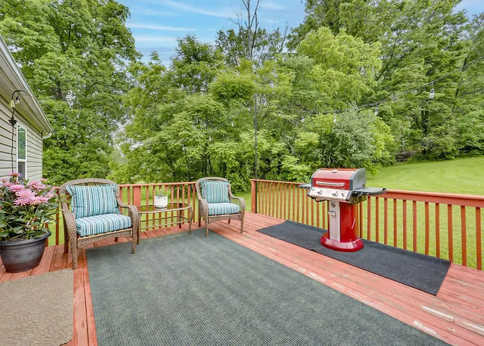 Walk To Lakemont Park: Family-Friendly Home!