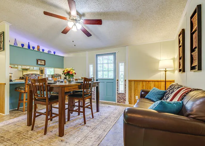 4 Mi To Bennett Spring Sp: Dog-Friendly Home!