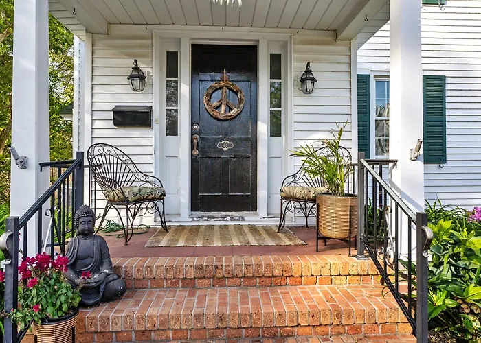 Historic Downtown Berlin Home Dog Friendly Home