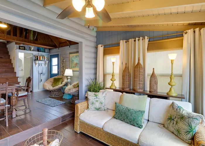 Fish On-Site: Okeechobee Cabin W/ Pool Access