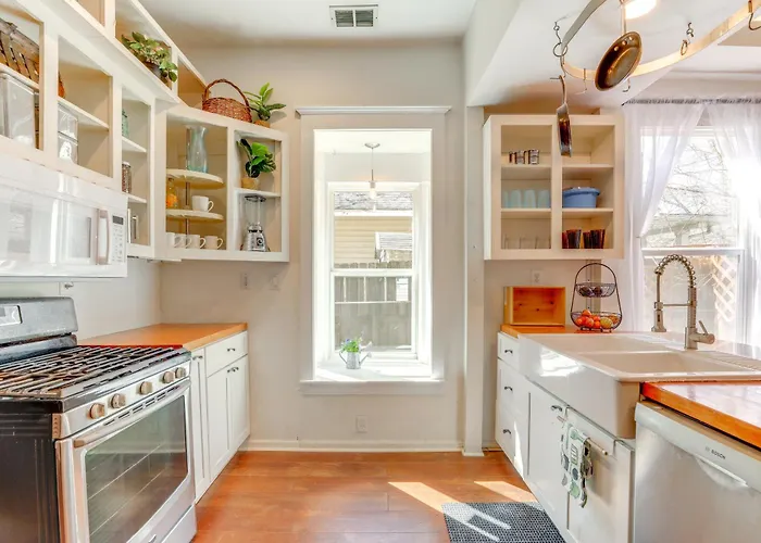 Steps To Shops & Eats: Decatur Home W/ Large Yard
