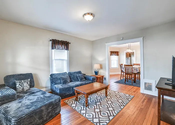 1 Mi To Dtwn Binghamton: Apt W/ Covered Balcony!