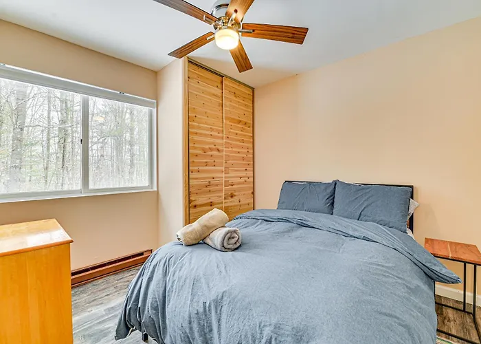 Ski, Hike & Golf: Pet-Friendly Windham Retreat