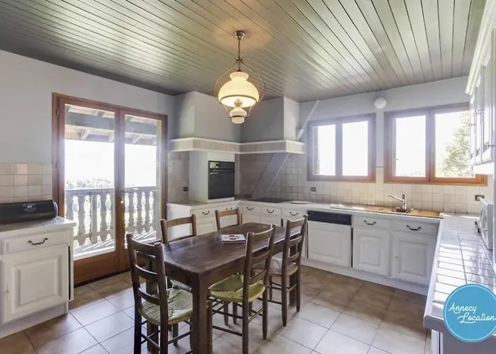 Bergerie Loft Apartment With Panoramic Lake