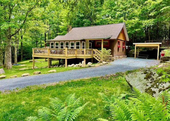 Sitting Bear Cottage Flying Squirrel Cottages