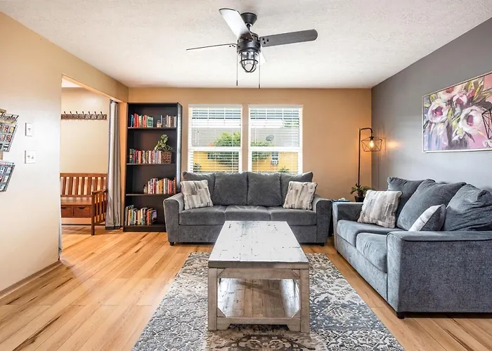 Teak- A North Albany Family Home