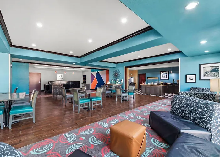 Quality Inn & Suites Pearsall