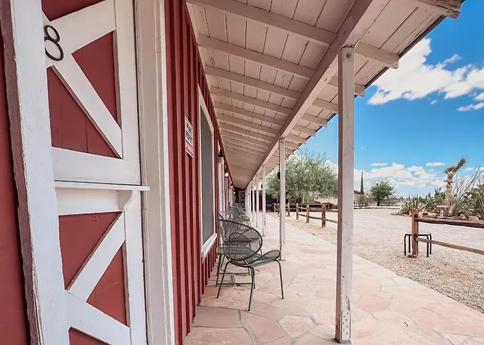 Room 8 - Downtown Joshua Tree Motel - Pet Friendly - Walk To Shops & Visitor Center, Minutes To Park Entrance
