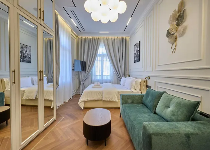 Ermou 99 Intelligent Private Suites