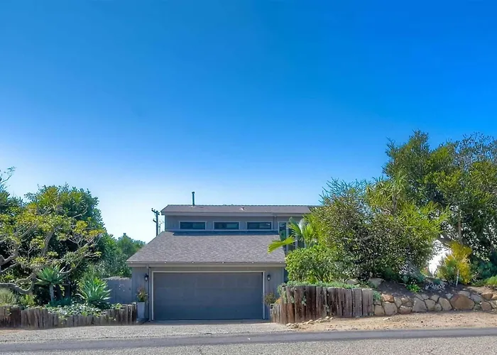 Fresh & Modern 3Br - Just Blocks From Beach