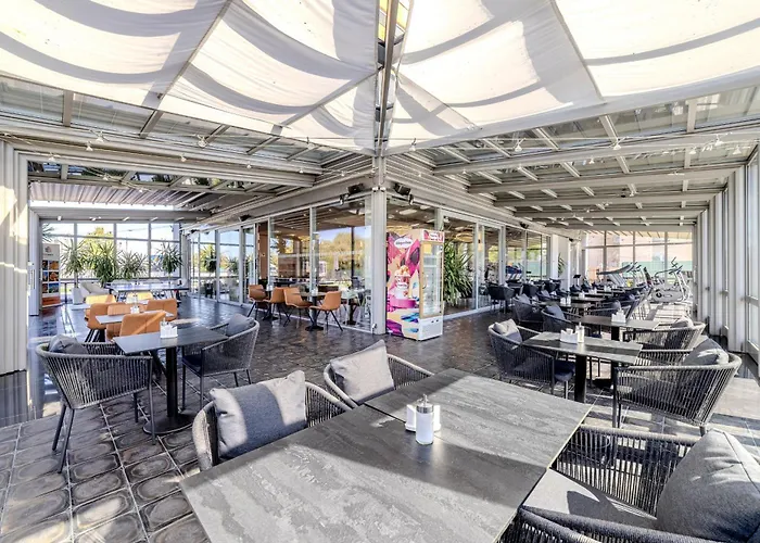 Hotel Aura Design & Garden Pool
