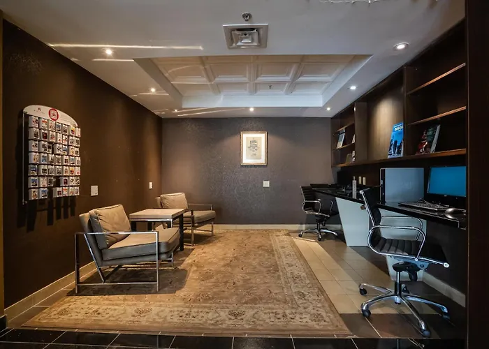 Monte Carlo Inn Airport Suites