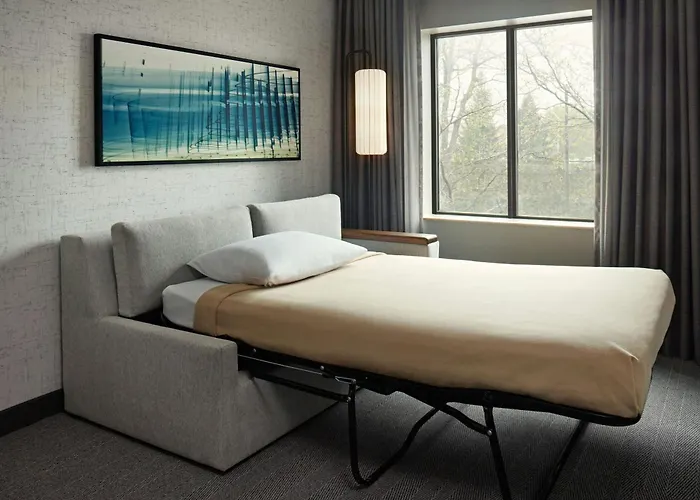 Courtyard By Marriott Hamilton