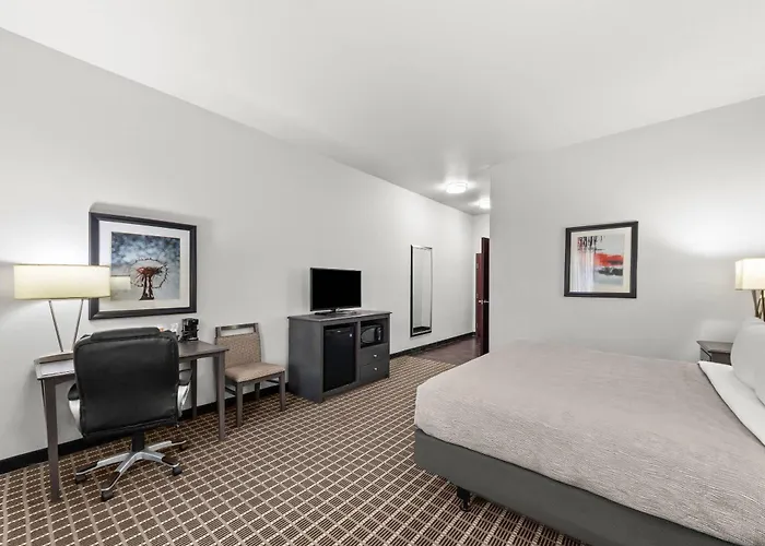 Quality Inn & Suites Pearsall