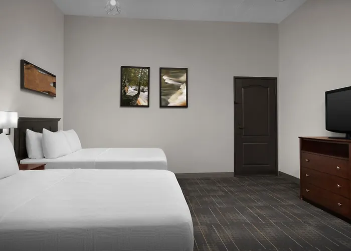 The Suites Hotel At Waterfront Plaza