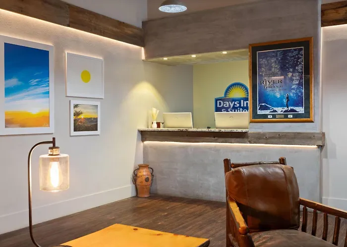 Days Inn And Suites By Wyndham Downtown Missoula-University