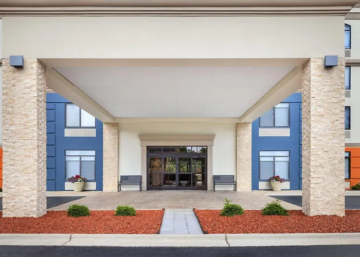 Holiday Inn Express Fayetteville Fort Bragg By Ihg