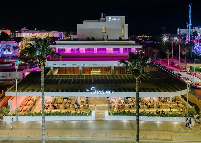 Seasons Hotel (Adults Only)