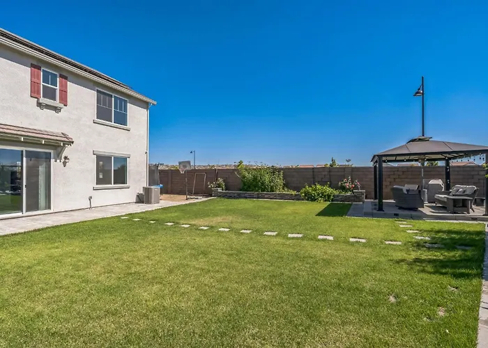 Spacious 3Br Home With Charming Backyard Home