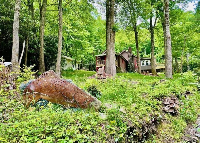Sitting Bear Cottage Flying Squirrel Cottages