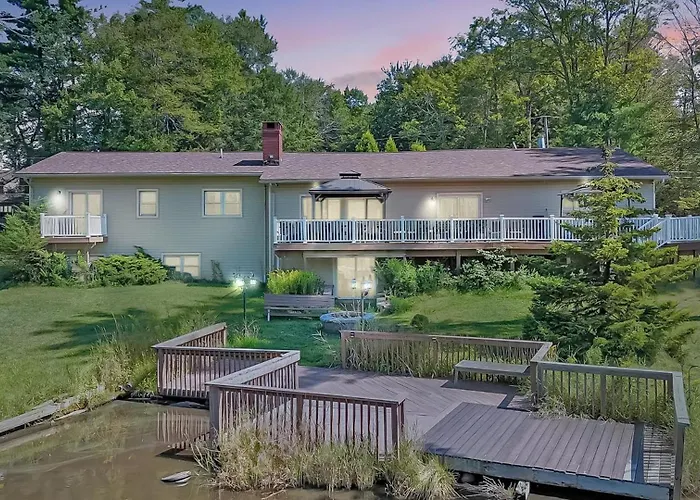 Luxury Lake Front Camelot Villa