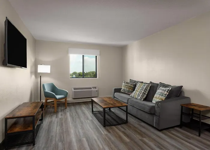 Days Inn And Suites By Wyndham Hammond, In