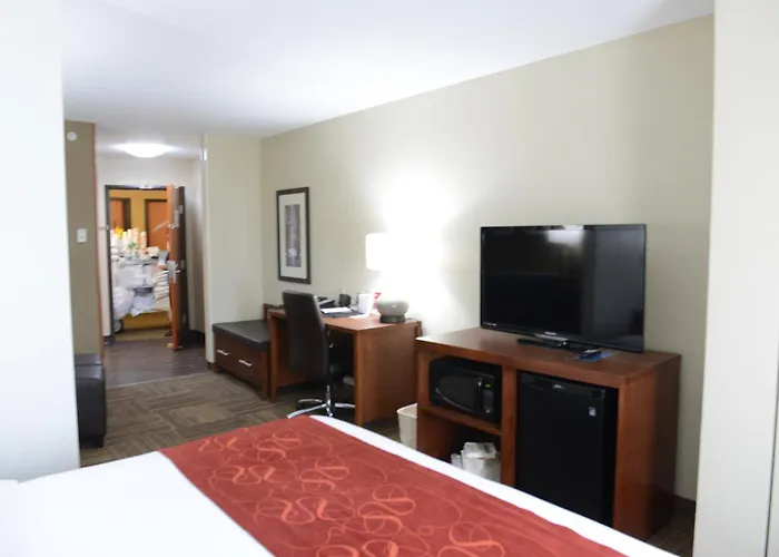 Comfort Suites Urbana Champaign, University Area