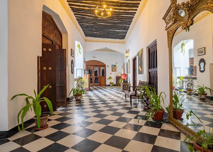 Dhow Palace Hotel