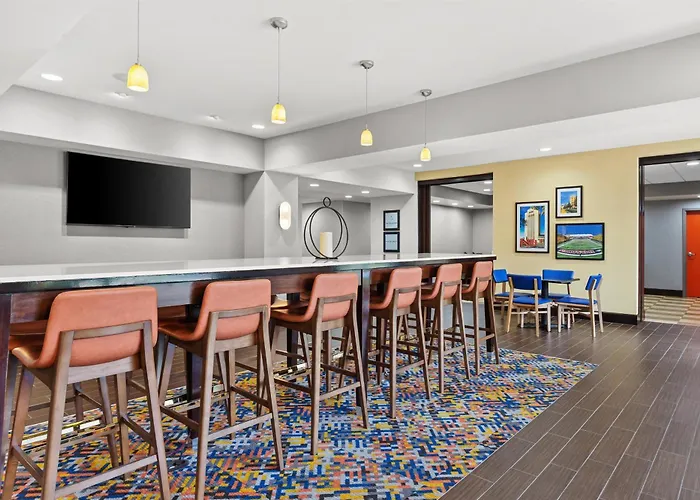 Hampton Inn Dekalb - Near The University