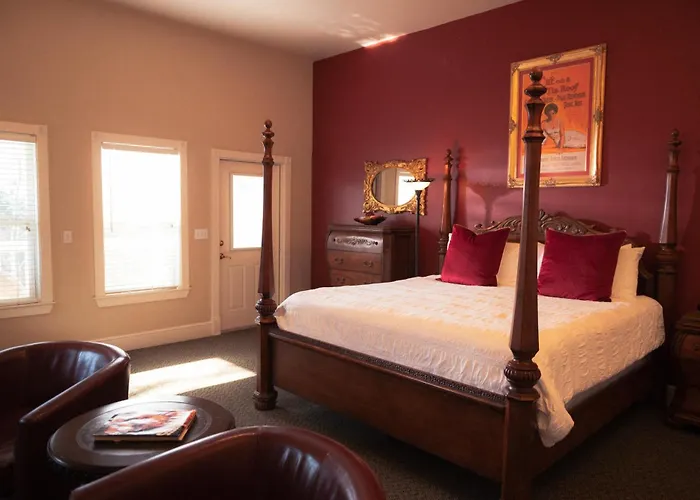 Gruene River Hotel & Retreat