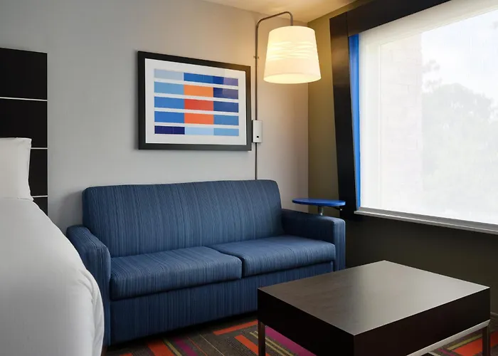Holiday Inn Express & Suites Brunswick By Ihg