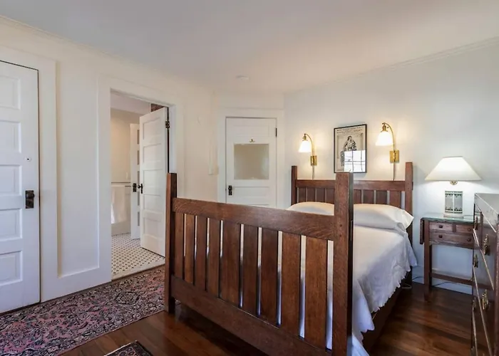 Beautifully Restored Home In Manchester Village
