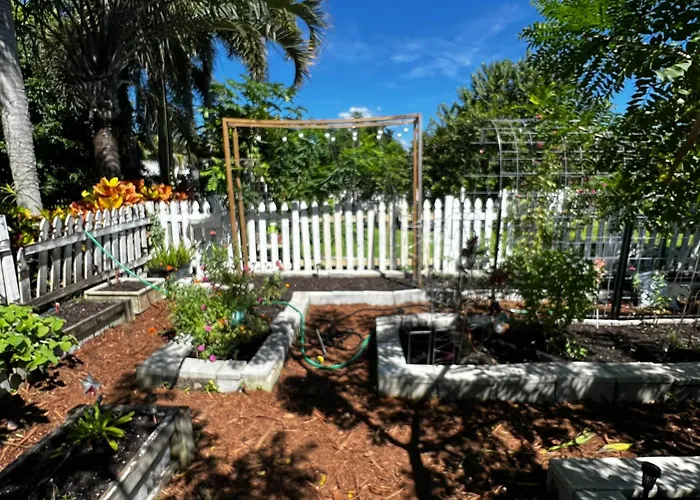 Tropical Farm Cottage, Hotel Alternative Near Everglades And Florida Keys