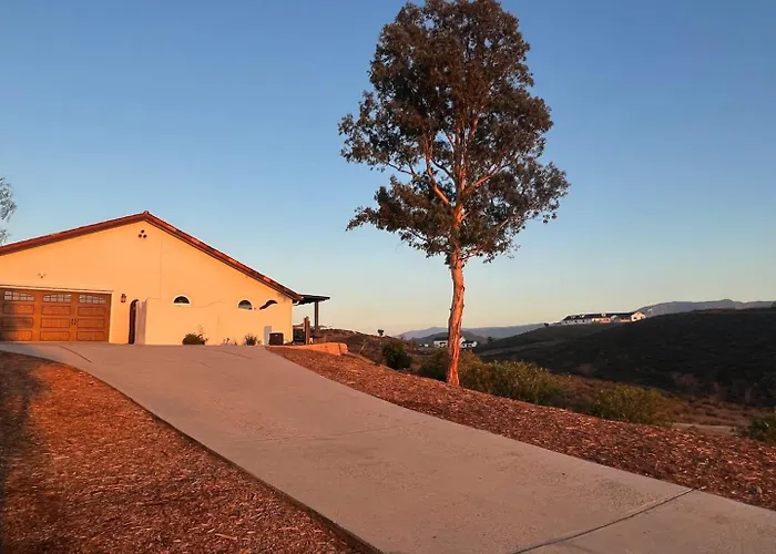 Winery Getaway With Spa And Amazing Hilltop View