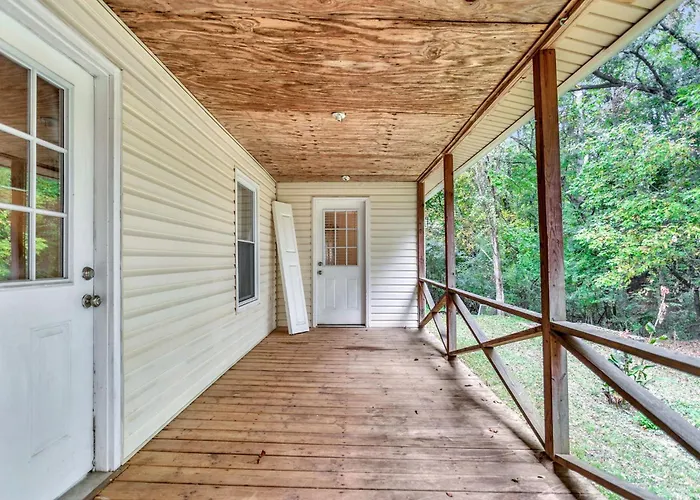 Cozy Pet-Friendly 4Br Stay Near Lake Allatoona