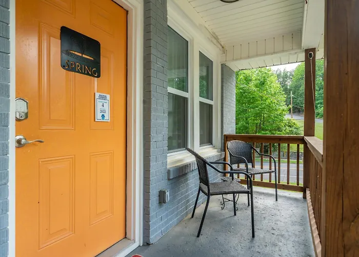Spring Bungalow - A Cozy Getaway In Downtown Hot Springs!
