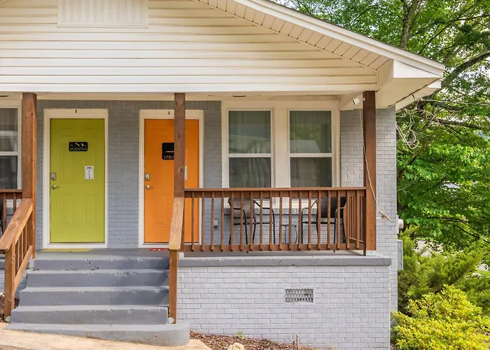 Spring Bungalow - A Cozy Getaway In Downtown Hot Springs!