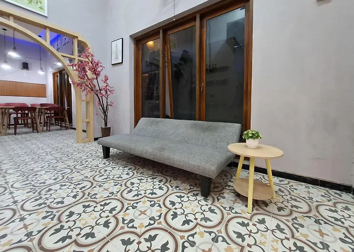 Urbanview Livy House Blitar
