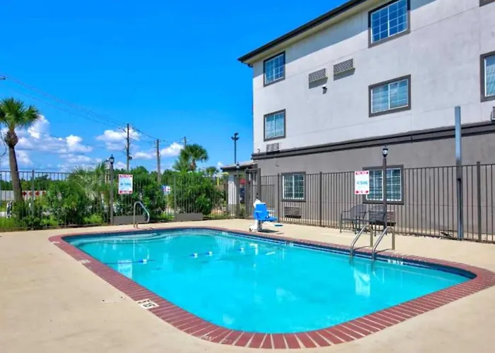 Oyo Townhouse Sulphur,La Extended Stay I-10