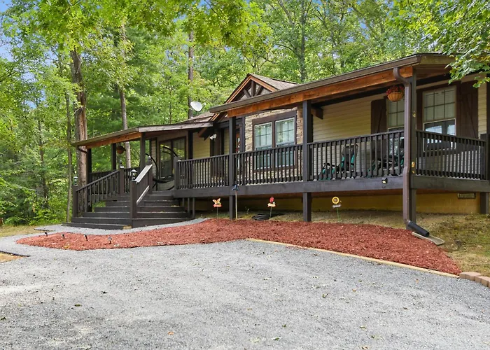 Cozy Cove Escape - Lakeside Retreat Cabin