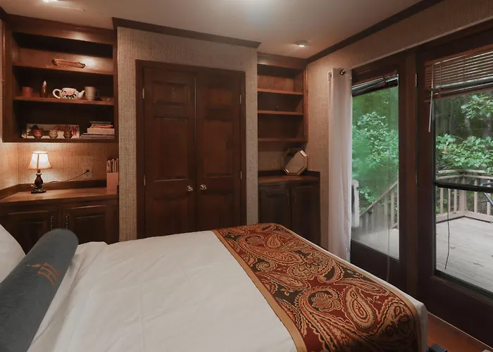 Serene Acre Retreat- In Apex Near Raleigh