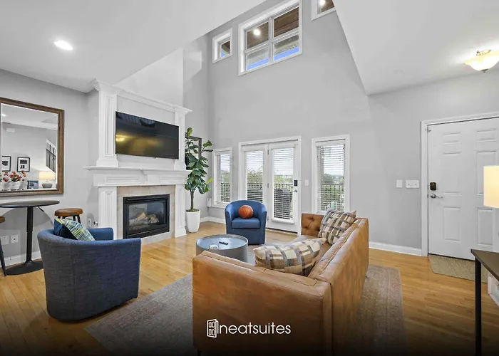 Hilltop 3Br For 10, Private Garage, Skyline Views