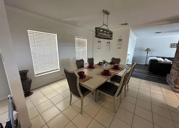 5 Bedrooms, 4 Bathrooms, Pool, Gym, Sleeps 16 Leesburg Retreat!!!!