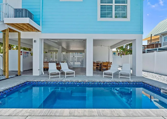 Beach Bound - 2025 Luxury Build - Walk To Beach & Town